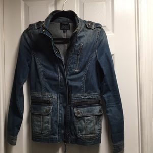 Denim jacket, fitted hip-length, zip/button EUC